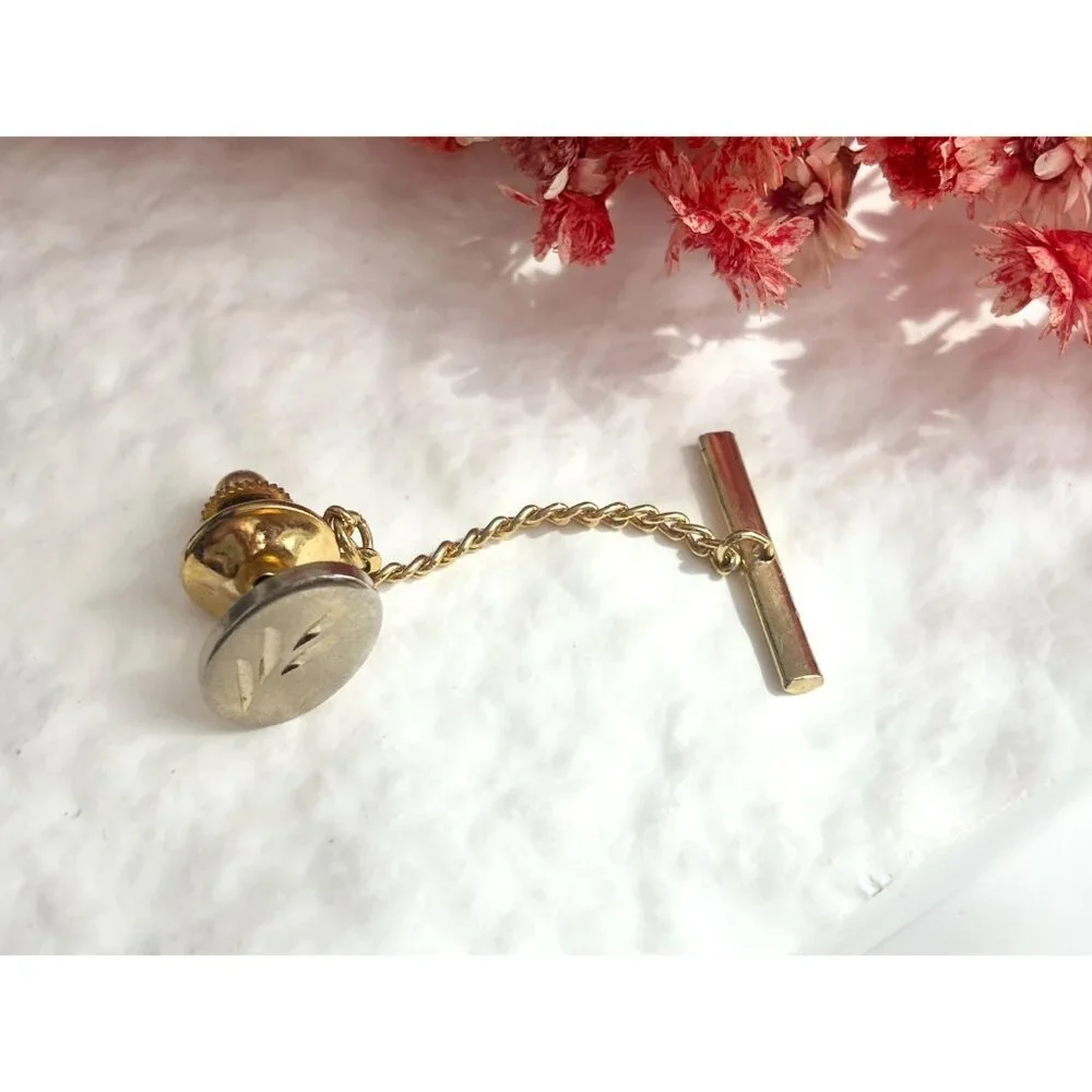 Leaf Carved Oval Shaped Matte Gold Toned Vintage Men's Tie Tack